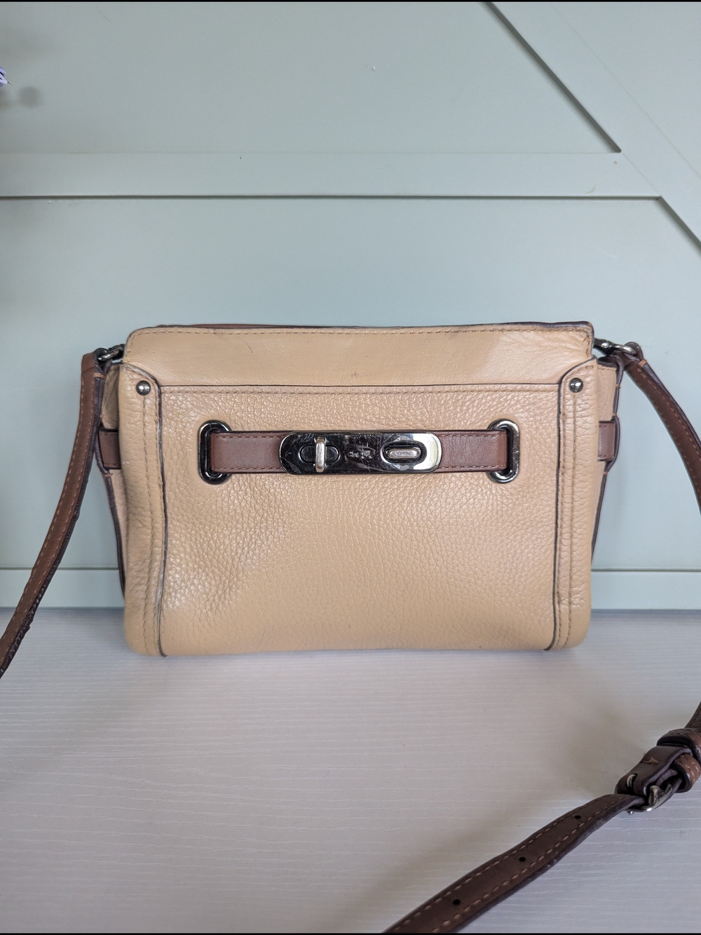 Coach Swagger Wristlet Crossbody Bag